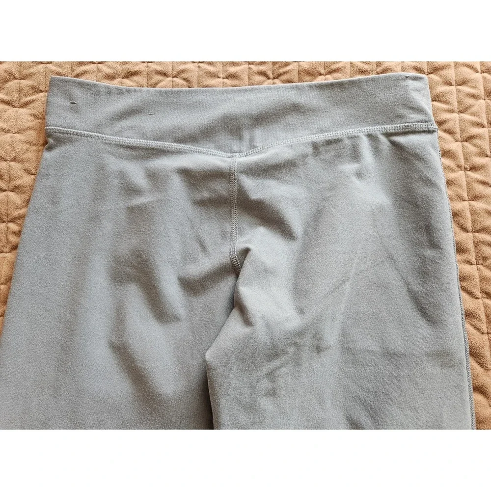 Nike Dri-Fit Women's Gray Stretch Yoga Training Leggings, Inseam 27